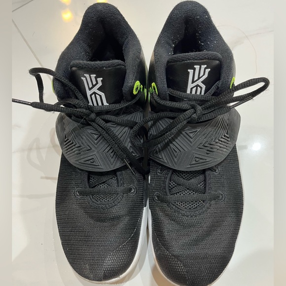 Kyrie Flytrap 3 - Picture 1 of 5